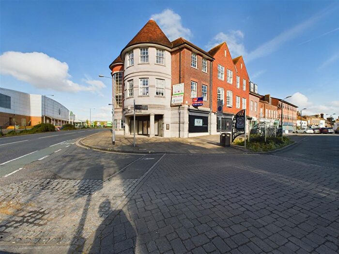 2 Bedroom Flat To Rent In High Street, Crawley, RH10