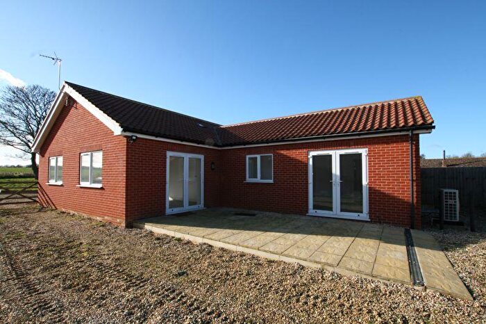 3 Bedroom Detached Bungalow To Rent In Fakenham Road, Kings Lynn, PE31