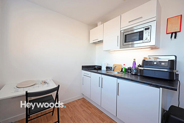 1 Bedroom Apartment For Sale In Flat, Keele House, The Midway, Newcastle-under-Lyme, Staffordshire, ST5