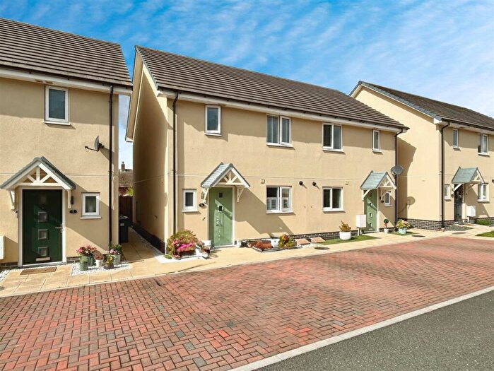 3 Bedroom Semi Detached House For Sale In Brock Close, Wittering, Peterborough, PE8