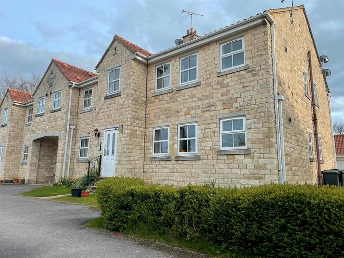 1 Bedroom Flat To Rent In A Parlington Villas, Leeds, West Yorkshire, LS25