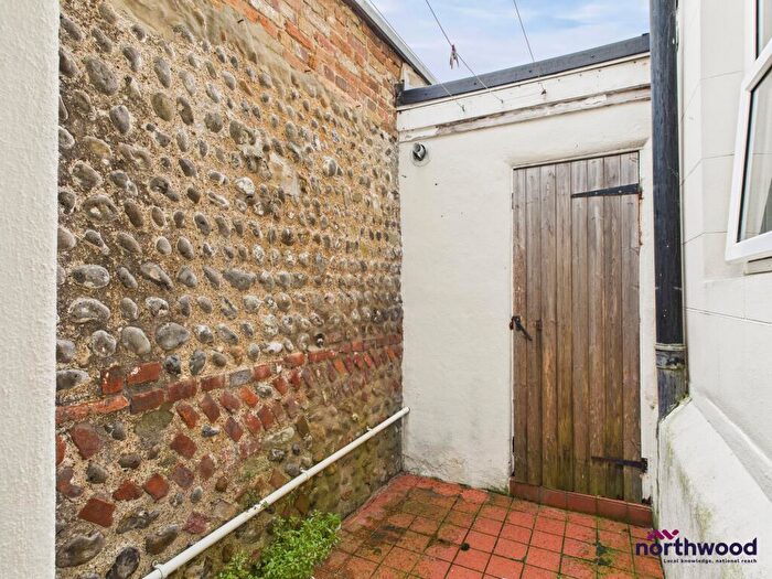 1 Bedroom Flat To Rent In Seaside, Eastbourne, BN22