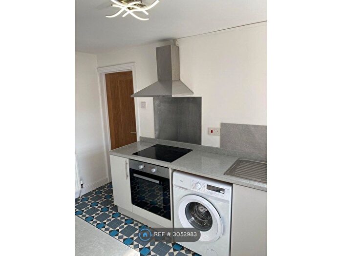 1 Bedroom Maisonette To Rent In Harriet Street, Penarth, CF64