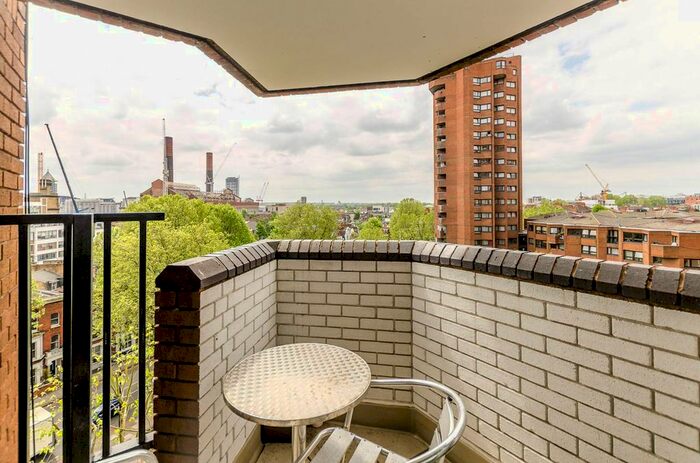 2 Bedroom Flat To Rent In Blantyre Walk, Chelsea, London, SW10