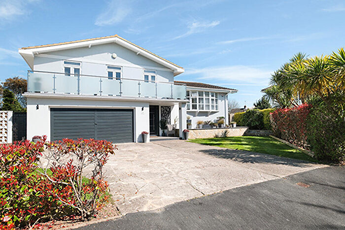 4 Bedroom Detached House For Sale In Inglewood Close, Aldwick, Bognor Regis, West Sussex, PO21