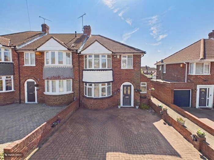 3 Bedroom End Of Terrace House For Sale In Povey Avenue, Wainscott, Rochester, ME2