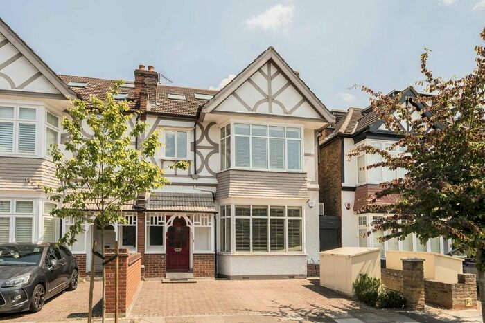 4 Bedroom Property To Rent In Loveday Road, London, W13