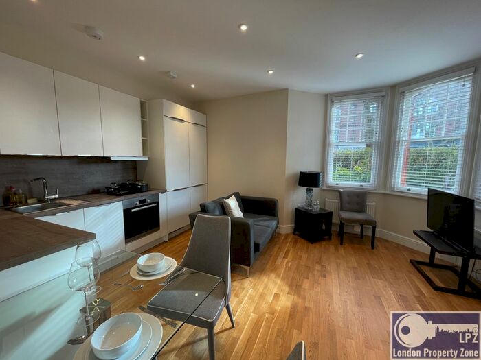 1 Bedroom Flat To Rent In Hamlet Gardens, Ravenscourt Park, Hammersmith, W6