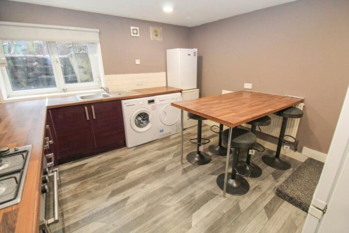 6 Bedroom Terraced House To Rent In Claremont Avenue, Woodhouse, Leeds, West Yorkshire, LS3