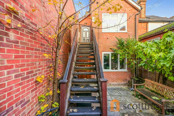 2 Bedroom Flat To Rent In Cowley Road, East Oxford, OX4