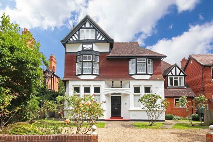 2 Bedroom Flat To Rent In Walpole Gardens, Twickenham, TW2