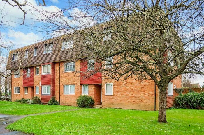 2 Bedroom Flat To Rent In Elm Grove South, Barnham, PO22