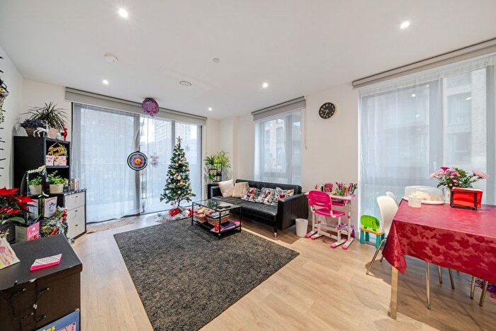 2 Bedroom Flat For Sale In Cerulean House, Greenford, Middlesex, UB6