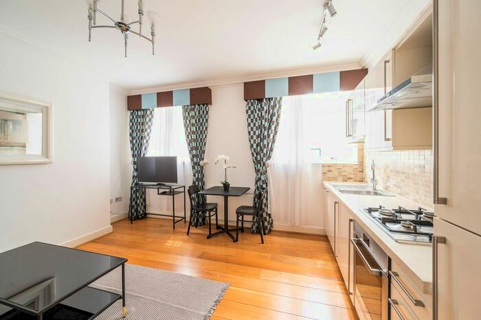 1 Bedroom Flat To Rent In Guilford Street, Bloomsbury, London, WC1N