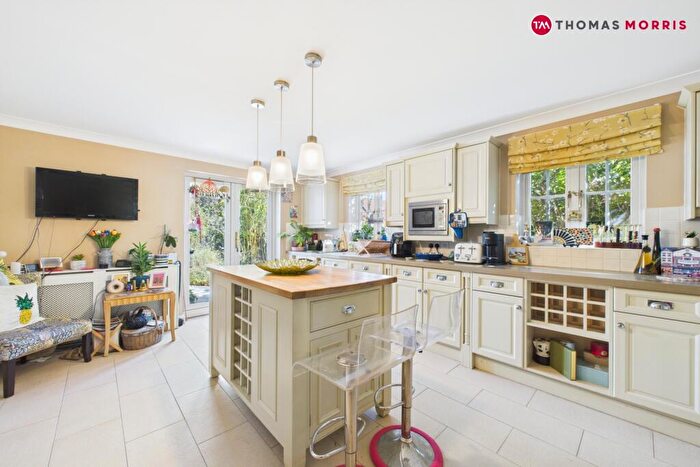 5 Bedroom Detached House For Sale In Hampton Close, Fenstanton, Huntingdon, Cambridgeshire, PE28