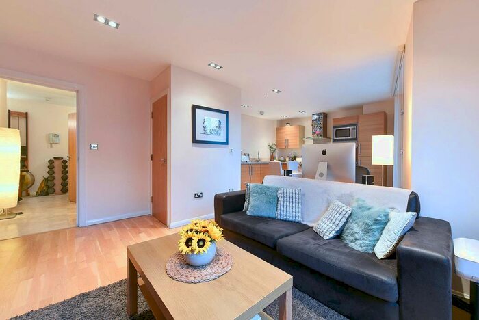 Studio To Rent In Limeharbour, London, E14