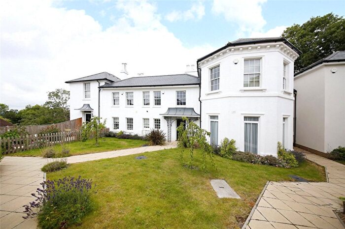 2 Bedroom Flat To Rent In Gayfere Place, London, SE25