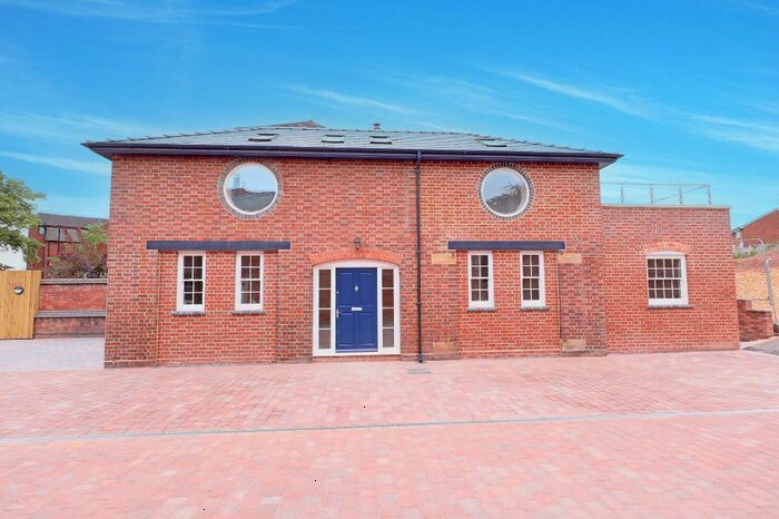 3 Bedroom Cottage To Rent In Northesk Street, Stone, Staffordshire, ST15