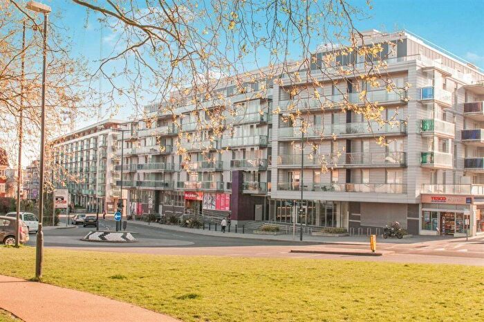 2 Bedroom Flat To Rent In Quadrant Court, HA9