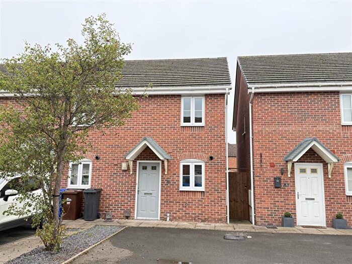 2 Bedroom Town House For Sale In Saw Mill Way, Burton-On-Trent, DE14