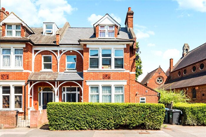 Flat To Rent In King Charles Road, Surbiton, KT5