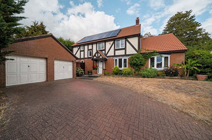 4 Bedroom Detached House For Sale In Fletcher Gardens, Bracknell, Berkshire, RG42