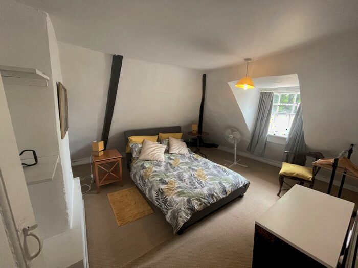 2 Bedroom Flat To Rent In London Road, Spalding, Lincolnshire, PE11