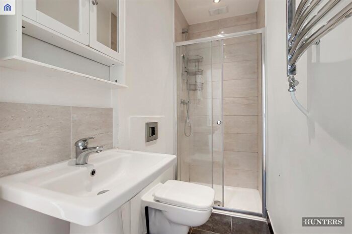 3 Bedroom Flat To Rent In Camden Road, London, NW1