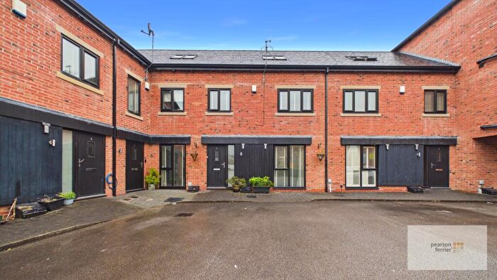 3 Bedroom Mews For Sale In Old Brewers Court, Walmersley Road, Walmersley, Bury, BL9