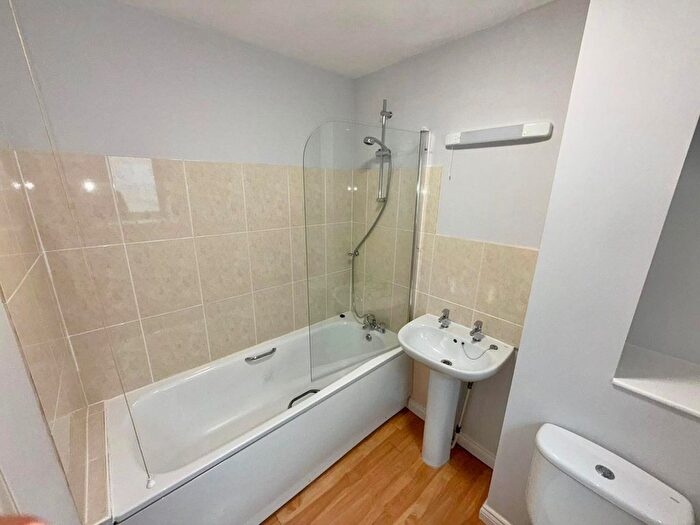 2 Bedroom Flat To Rent In Denmark Road, Poole, BH15