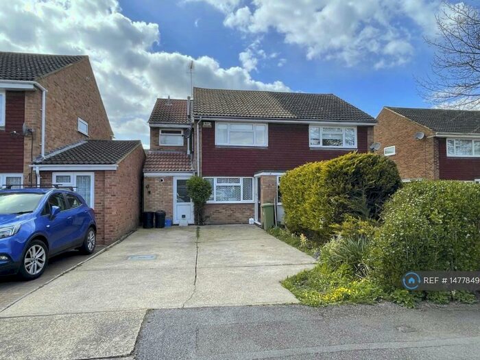 3 Bedroom Semi-Detached House To Rent In Harkness Close, Bletchley, Milton Keynes, MK2