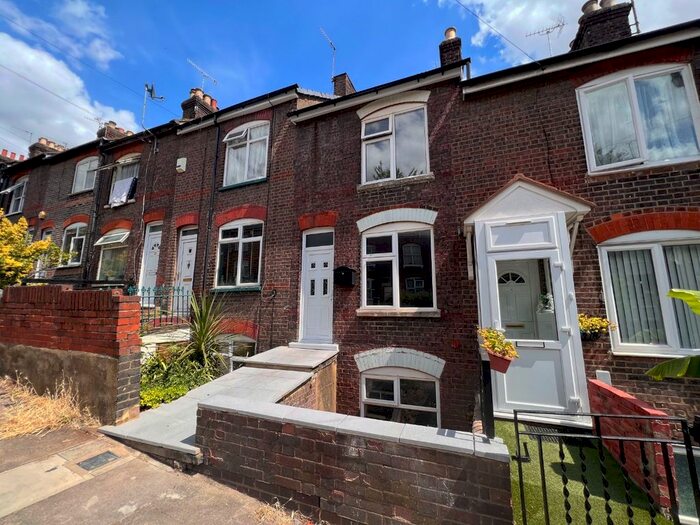 3 Bedroom Terraced House To Rent In Winsdon Road, Luton, Bedfordshire, LU1