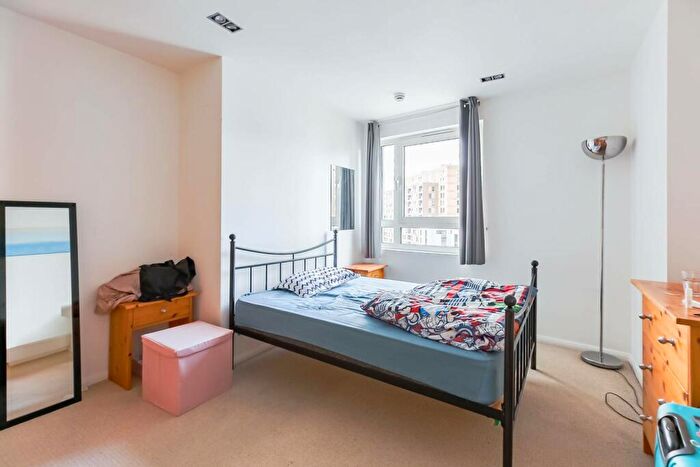2 Bedroom Flat To Rent In City Tower, Canary Wharf, London, E14