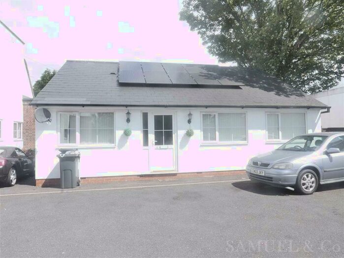 3 Bedroom Detached Bungalow To Rent In Lashmans Court, Tipton, DY4