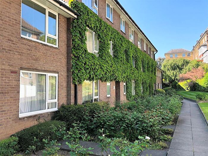 1 Bedroom Flat To Rent In Moat Lodge, London Road, Harrow On The Hill, HA1