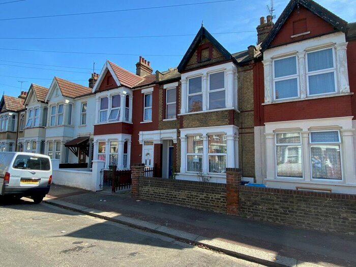 1 Bedroom Flat To Rent In Richmond Street, Southend. Online Enquiries Only, SS2