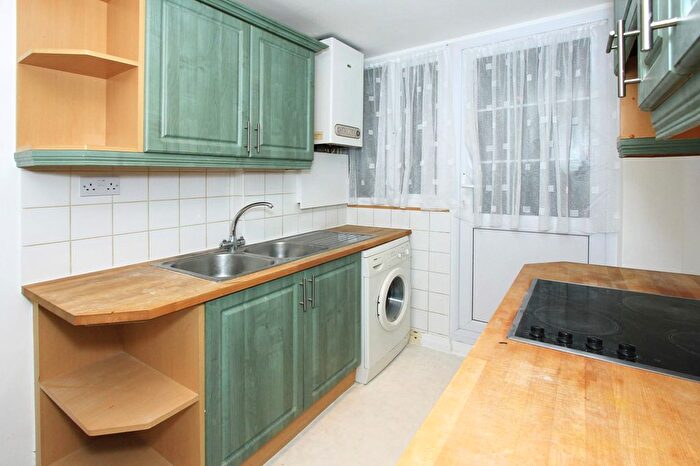 2 Bedroom Flat To Rent In Parade Mansions, Watford Way, Hendon, NW4