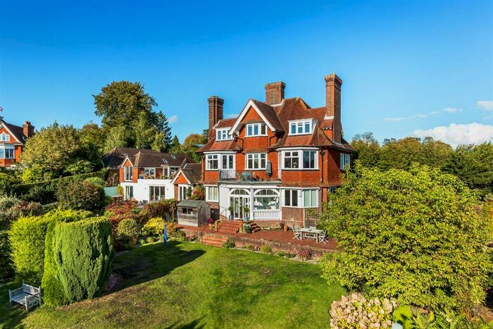 3 Bedroom Apartment To Rent In Warwicks Bench, Guildford, GU1