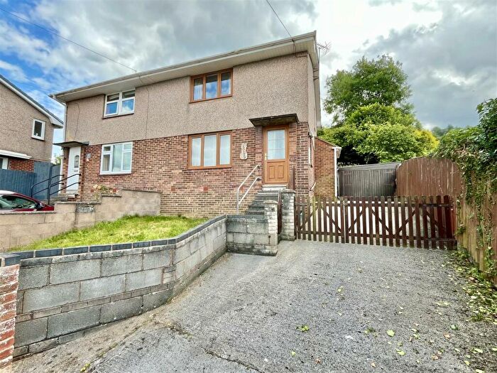 2 Bedroom Semi-Detached House For Sale In Highfield Road, Ruardean, GL17