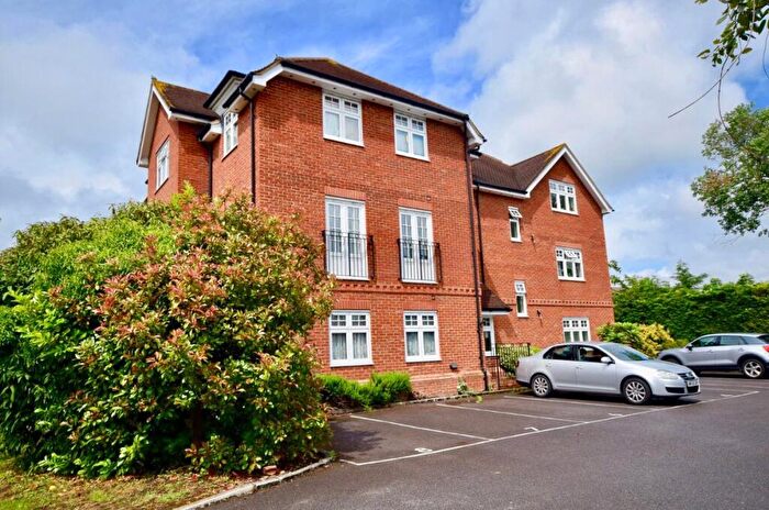 1 Bedroom Apartment To Rent In Clements Mead, Leatherhead, Surrey, KT22