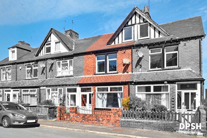 4 Bedroom Terraced House For Sale In Granny Avenue, Churwell, Morley, Leeds, LS27