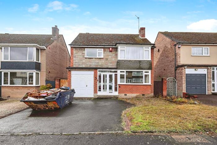 3 Bedroom Detached House For Sale In Siskin Road, Stourbridge, DY9