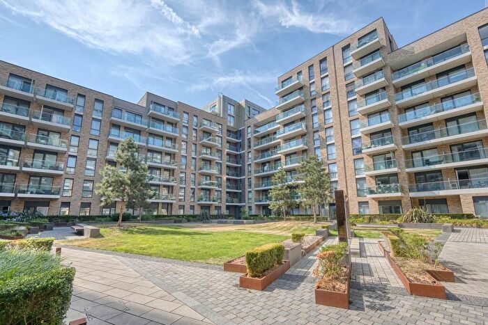 2 Bedroom Apartment For Sale In Queenshurst Square, Kingston Upon Thames, KT2
