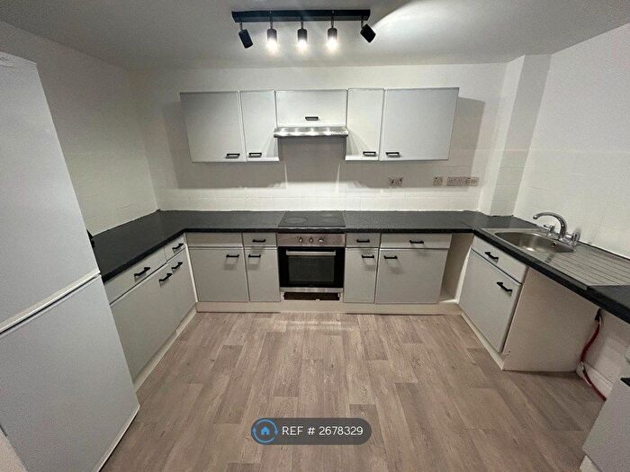 2 Bedroom Flat To Rent In The Lodge, Birmingham, B16