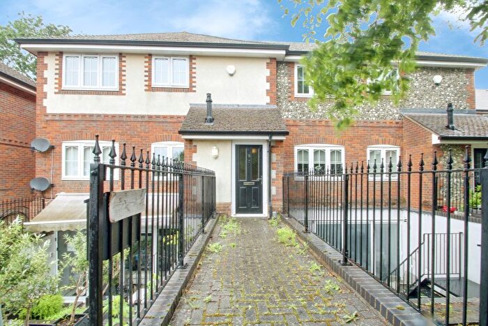 2 Bedroom Flat To Rent In Paddock Gate, North Street, Winkfield, Windsor, SL4