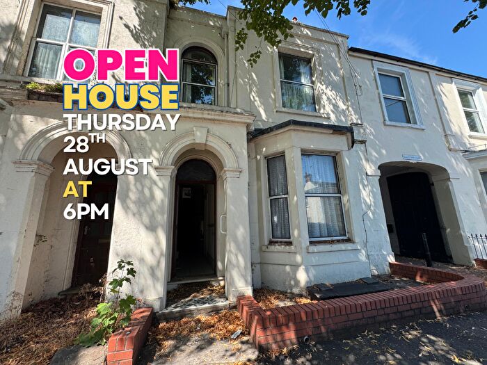 4 Bedroom Town House For Sale In Clarendon Avenue, Leamington Spa, CV32