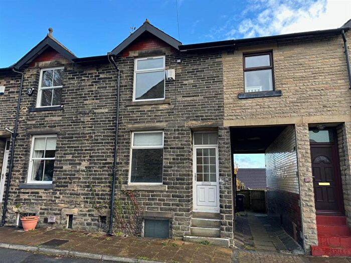 2 Bedroom Property To Rent In George Street, Hipperholme, Halifax, HX3