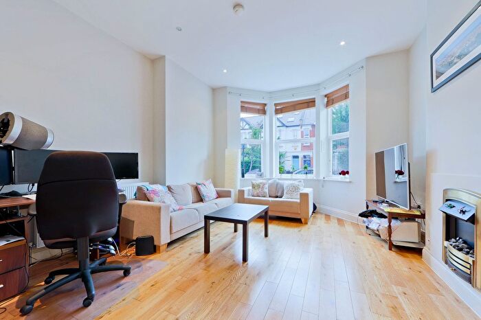2 Bedroom Flat To Rent In Church Path, London, W4