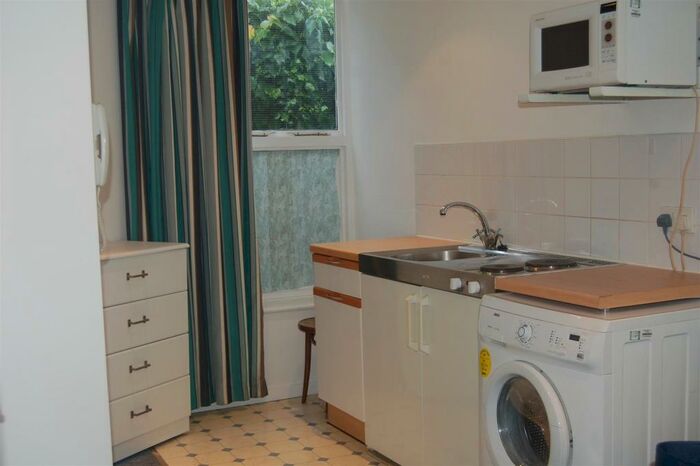 Flat To Rent In Station Road, Finchley Central, London, N3