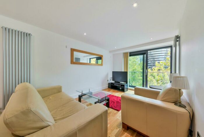 2 Bedroom Apartment To Rent In Millharbour, Canary Wharf, London, E14